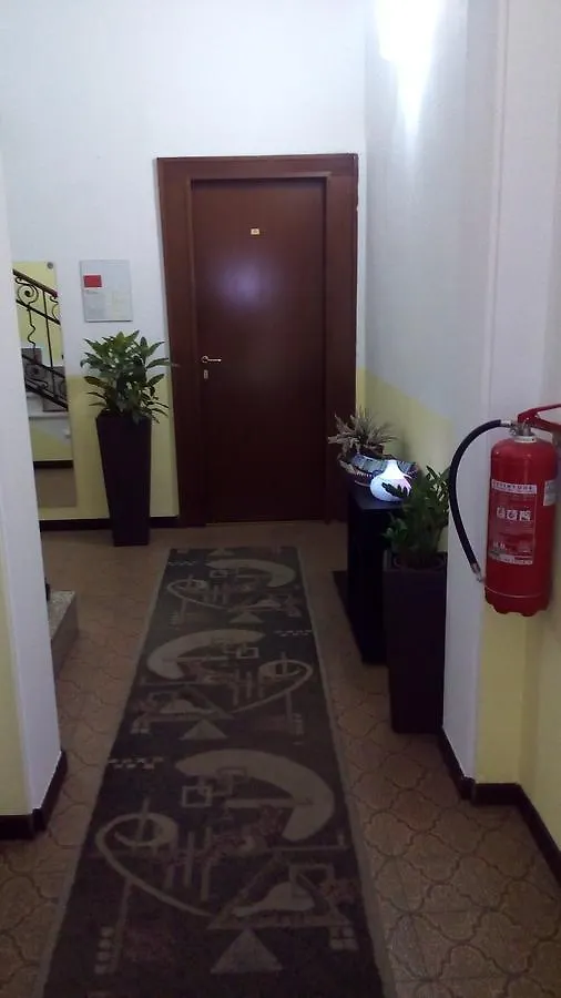Hotel Tirreno Milano 0*,  Italia